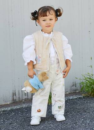 これがママのハンドメイド！？刺しゅうが可愛いベストで仲良し親子リンク♡ | HugMug