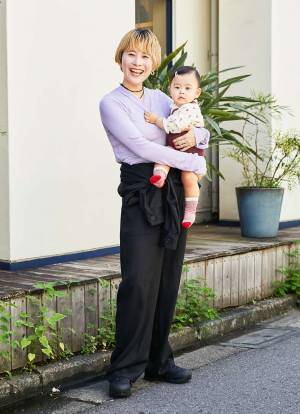 ジャンプスーツは腰に巻くのがおしゃれ♡パープルニットを合わせてレディに！ | HugMug