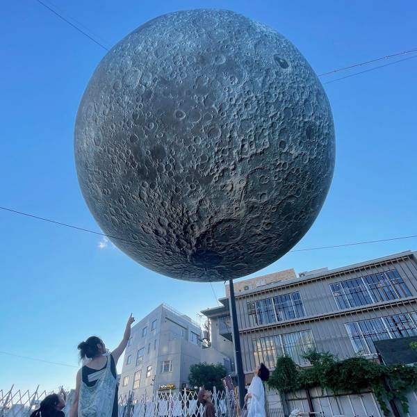 【子どもと楽しむお月見イベント】新感覚アートフェス-MOON ART NIGHT 下北沢2023- | HugMug - 親子で楽しむファッションやライフスタイル情報を届けるママメディア