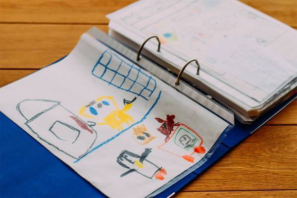 【子ども工作の保管方法】遊び・工作が得意なママたちのアイディア | HugMug