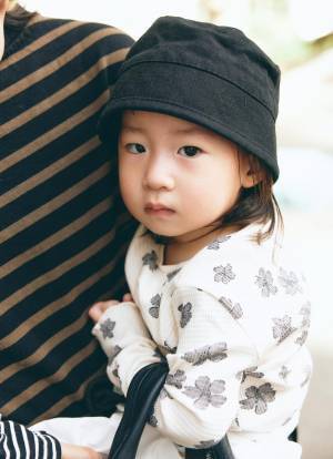 淡ブルー×ホワイトをシェアした爽やか秋コーデ。『ザラ』でつくるキッズコーデがおしゃれ！ | HugMug