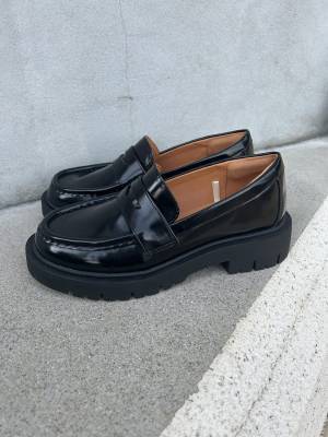 トレンドのローファーは【UNIQLO : C】 で手に入れろ！ソックスとの相性抜群！ | HugMug