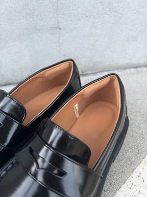 トレンドのローファーは【UNIQLO : C】 で手に入れろ！ソックスとの相性抜群！ | HugMug