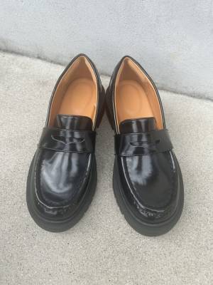 トレンドのローファーは【UNIQLO : C】 で手に入れろ！ソックスとの相性抜群！ | HugMug