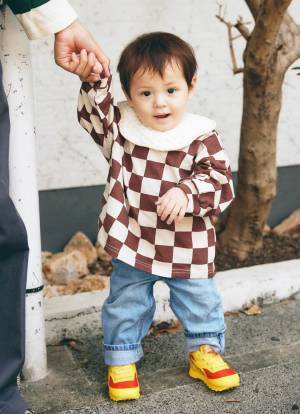 『韓国子ども服』でつくるなかよし双子コーデ♪ 柄×柄を親子でポップに着こなし！ | HugMug