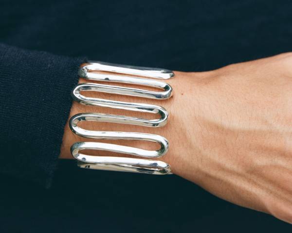 秋のブラックコーデ決定版！ キッズは花柄ブラウスで家族のアクセントに♡ | HugMug