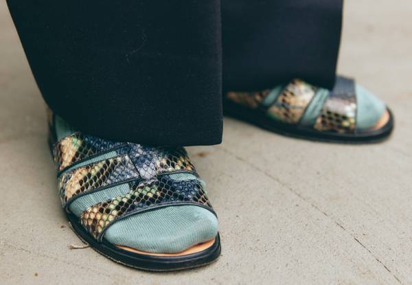 秋のブラックコーデ決定版！ キッズは花柄ブラウスで家族のアクセントに♡ | HugMug