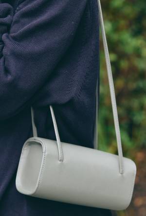 秋のブラックコーデ決定版！ キッズは花柄ブラウスで家族のアクセントに♡ | HugMug