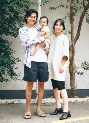 レザートップスってどう着るの！？おしゃれママの正解コーデをチェック♡ | HugMug