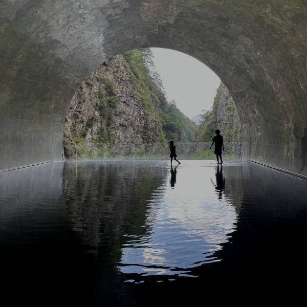 全長750mのトンネルの中はアートな空間が広がる！子どもと行きたい日本三大渓谷「清津峡」 | HugMug