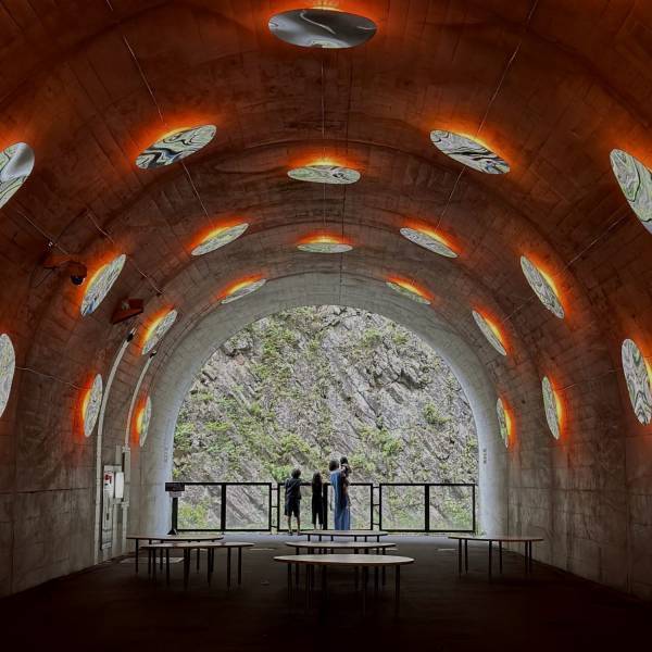 全長750mのトンネルの中はアートな空間が広がる！子どもと行きたい日本三大渓谷「清津峡」 | HugMug