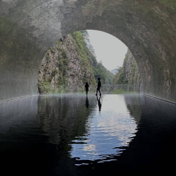 全長750mのトンネルの中はアートな空間が広がる！子どもと行きたい日本三大渓谷「清津峡」 | HugMug