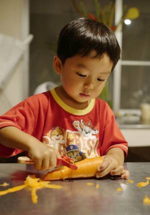 「“買ってよかった！” 3歳児向けオモチャと知育グッズ」武智志穂の沖縄でのんびり双子育児 Vol.38 | HugMug