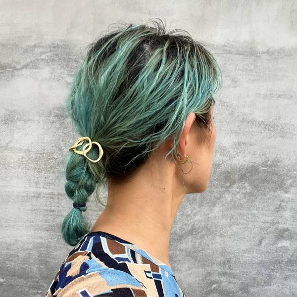 【3COINS】 30代女子に人気の大人かわいいヘアアクセ＆ヘアアレンジ | HugMug