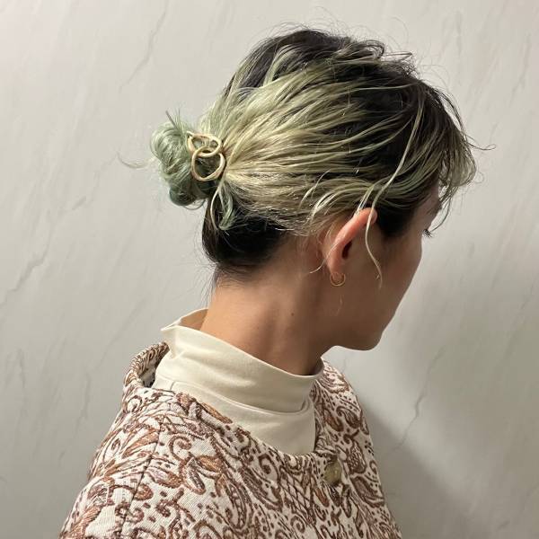【3COINS】 30代女子に人気の大人かわいいヘアアクセ＆ヘアアレンジ | HugMug