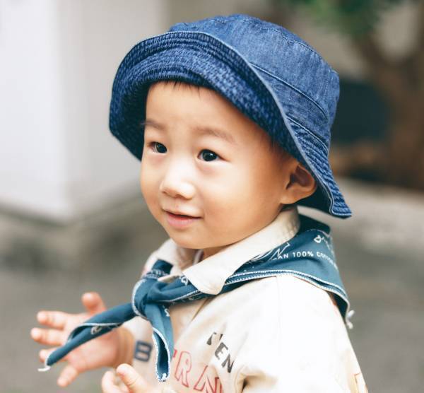 『ユニクロ』を使ったおしゃれキッズ発見！家族で秋の正統派コーデ♪ | HugMug