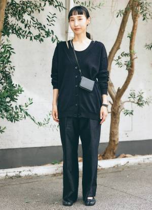 色柄ものをまとったキッズがアクセント！ 秋の洗練ブラックコーデ | HugMug