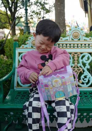 「はじめてのディズニーランドの楽しみ方」武智志穂の沖縄でのんびり双子育児 Vol.39 | HugMug