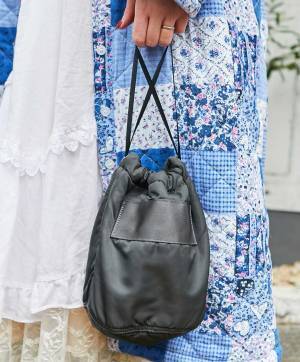 古着上手なおしゃれママに注目！カラフルコーデで寒さを撃退♡ | HugMug