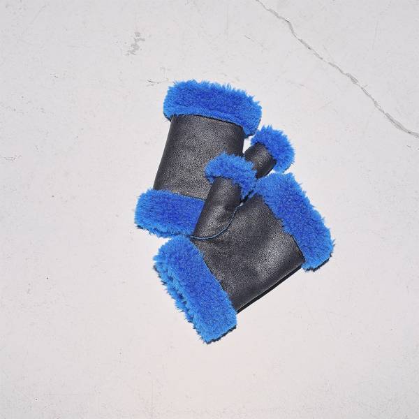 スマホもスイスイ操作できる！【指が出る手袋＆アームウォーマー６選】 | HugMug