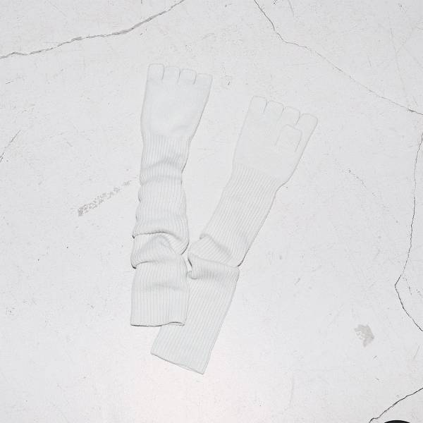 スマホもスイスイ操作できる！【指が出る手袋＆アームウォーマー６選】 | HugMug