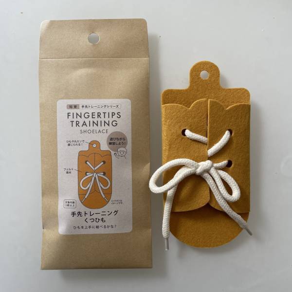 【DAISO】知育玩具で”ちょうちょ結び”マスター！「手先トレーニング くつひも」がすごい | HugMug
