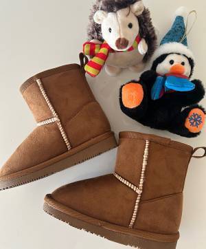 【GU】で購入！キッズのムートンブーツで今どきスタイル！ | HugMug