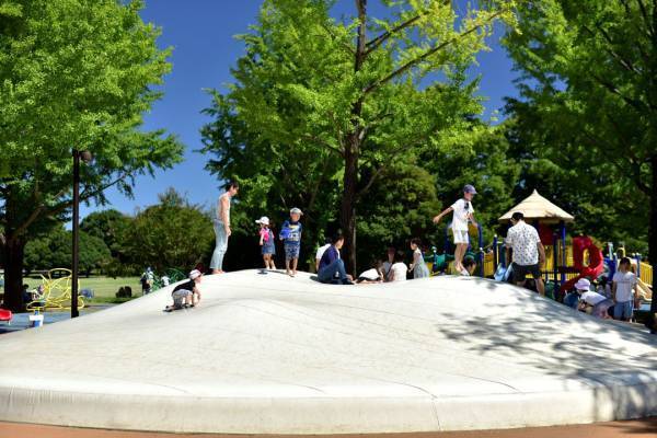 【都内のインクルーシブ公園7選】みんなが笑顔で遊べるユニバーサルデザイン！ | HugMug