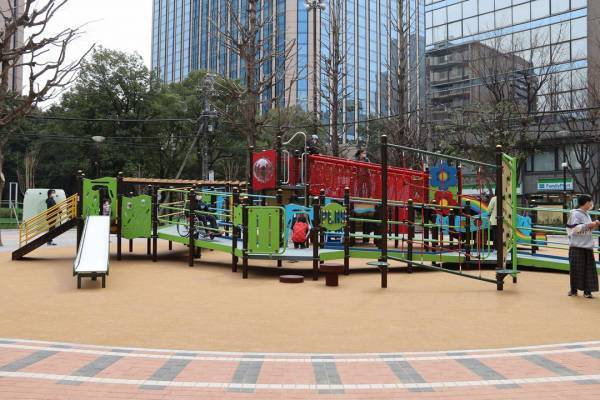 【都内のインクルーシブ公園7選】みんなが笑顔で遊べるユニバーサルデザイン！ | HugMug