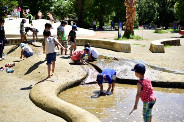 【都内のインクルーシブ公園7選】みんなが笑顔で遊べるユニバーサルデザイン！ | HugMug