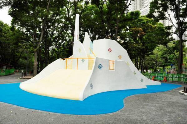 【都内のインクルーシブ公園7選】みんなが笑顔で遊べるユニバーサルデザイン！ | HugMug