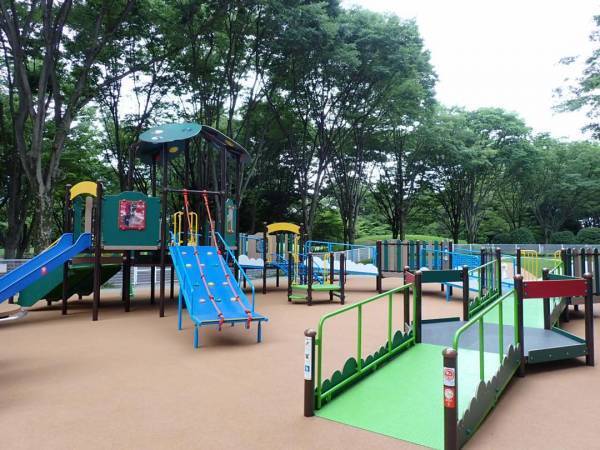 【都内のインクルーシブ公園7選】みんなが笑顔で遊べるユニバーサルデザイン！ | HugMug