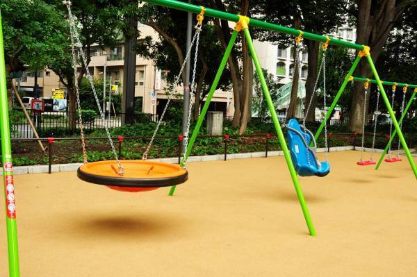 【都内のインクルーシブ公園7選】みんなが笑顔で遊べるユニバーサルデザイン！ | HugMug
