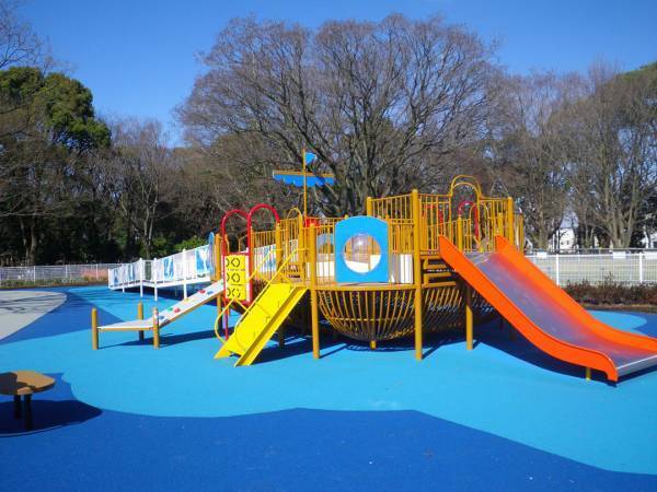 【都内のインクルーシブ公園7選】みんなが笑顔で遊べるユニバーサルデザイン！ | HugMug