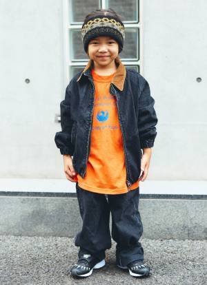 おしゃれファミリーの公園コーデはこれ♪カラフルアイテムで迷子防止！？ | HugMug