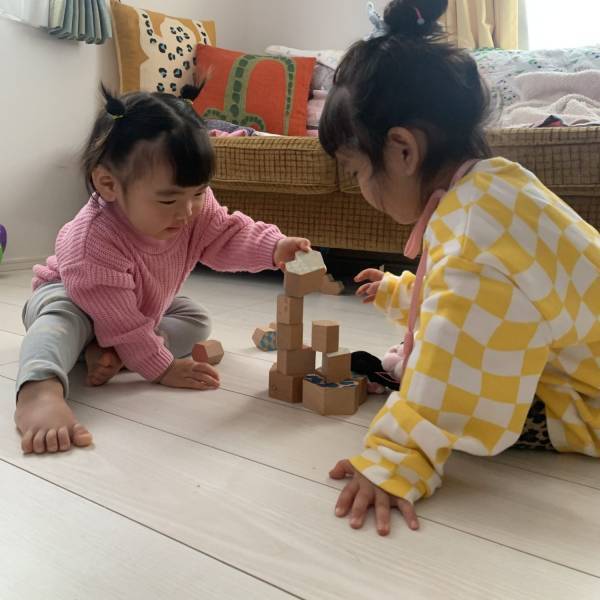 プレゼントにもオススメ♡可愛いだけじゃない、想像力を育むミナ ペルホネンの積み木 | HugMug