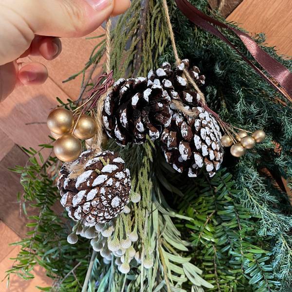 簡単！手作りクリスマススワッグで子供の五感を刺激！一緒に季節の手仕事 | HugMug