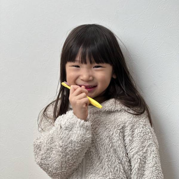 【子どもの虫歯対策】磨き残しが一目瞭然！我が家の必需品”プラークチェック” | HugMug