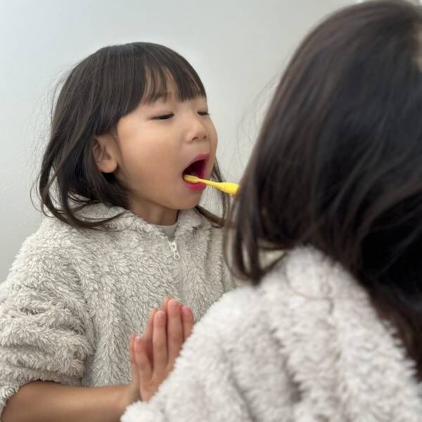 【子どもの虫歯対策】磨き残しが一目瞭然！我が家の必需品”プラークチェック” | HugMug