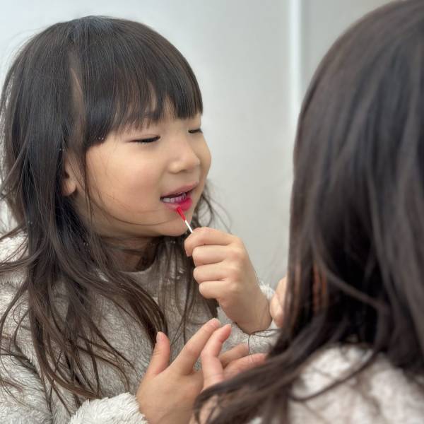 【子どもの虫歯対策】磨き残しが一目瞭然！我が家の必需品”プラークチェック” | HugMug