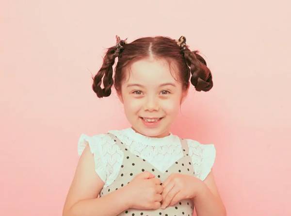 ［動画で解説］女の子をもっと可愛く！簡単ヘアアレンジ＜ロング＆ボブ＞ | HugMug