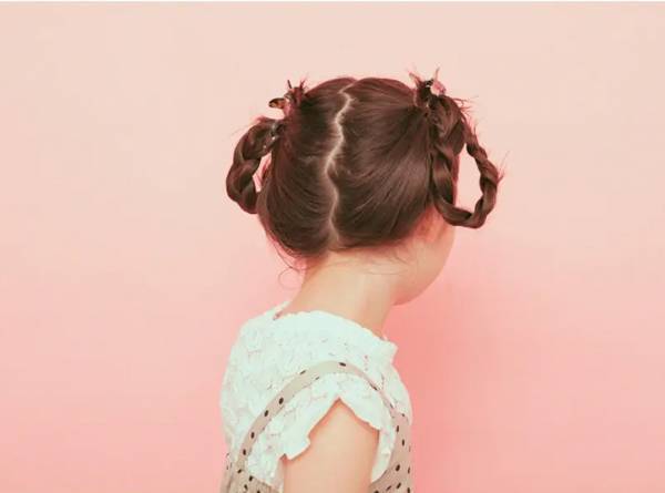 ［動画で解説］女の子をもっと可愛く！簡単ヘアアレンジ＜ロング＆ボブ＞ | HugMug