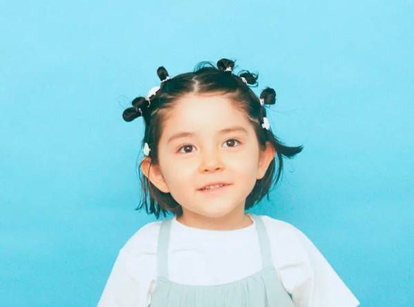 ［動画で解説］女の子をもっと可愛く！簡単ヘアアレンジ＜ロング＆ボブ＞ | HugMug