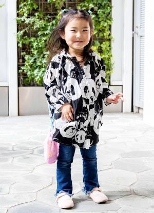 パンダシャツがインパクト大！ 柄アイテムでにぎやかな親子コーデ | HugMug