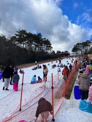 入場料500円で思い切り雪遊び！愛知県豊田市「朝日高原元気村」体験レポート | HugMug