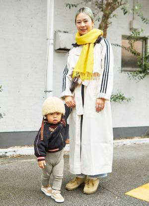 そのトレンチコート『アディダス』なの！？おしゃれ過ぎるママコーデをチェック♡ | HugMug