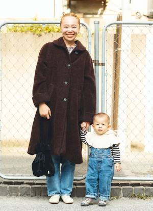 ヴィンテージ上手なママコーデ必見！ 親子でデニムリンクしたのもポイント♡ | HugMug