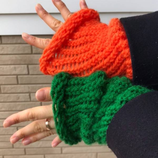 300円で簡単に作れる！【DAISO】毛糸deリリアンで作るお洒落なアームウォーマー | HugMug