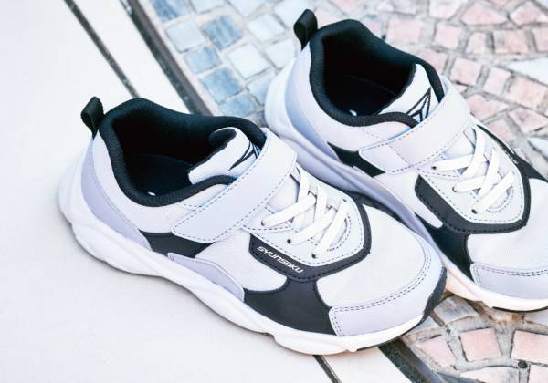 ママ編集部員が本気でおすすめ！【#04『瞬足』のコラボスニーカー】 | HugMug