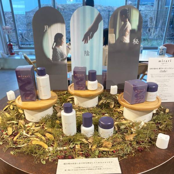 【Cosme Kitchen】春の新作が目白押し！ 編集部員の展示会レポ | HugMug